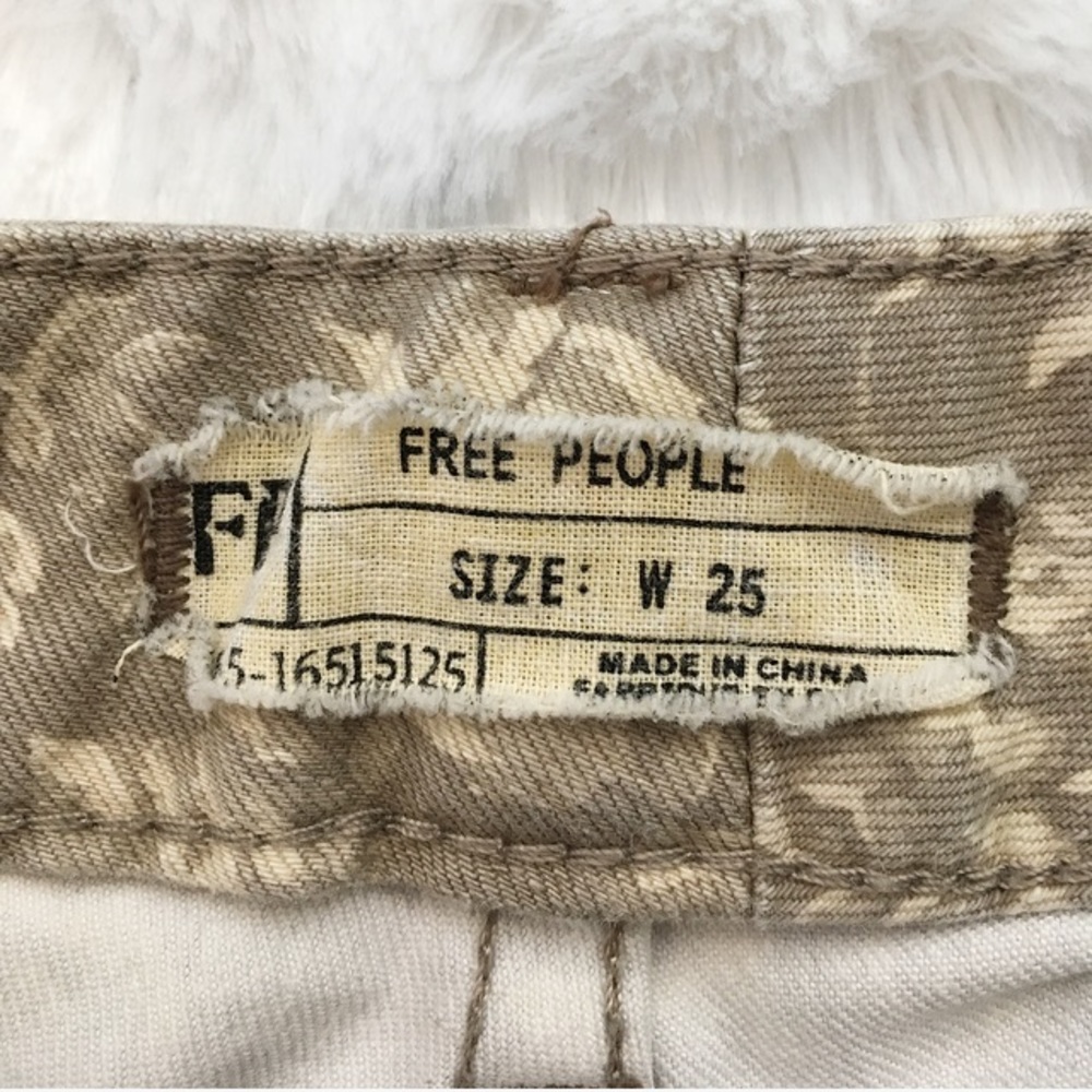 Like New Free People Millenium Floral Jeans - Picture 5 of 7